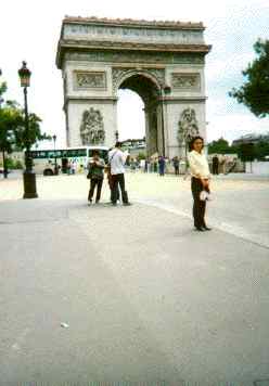 Yumiko at Arc de Triomphe